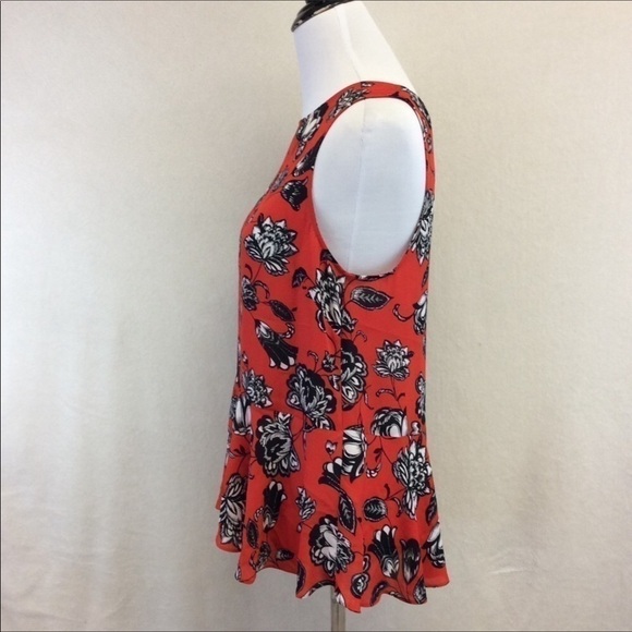 Vince Camuto red sleeveless asymmetrical hem top - Picture 5 of 8